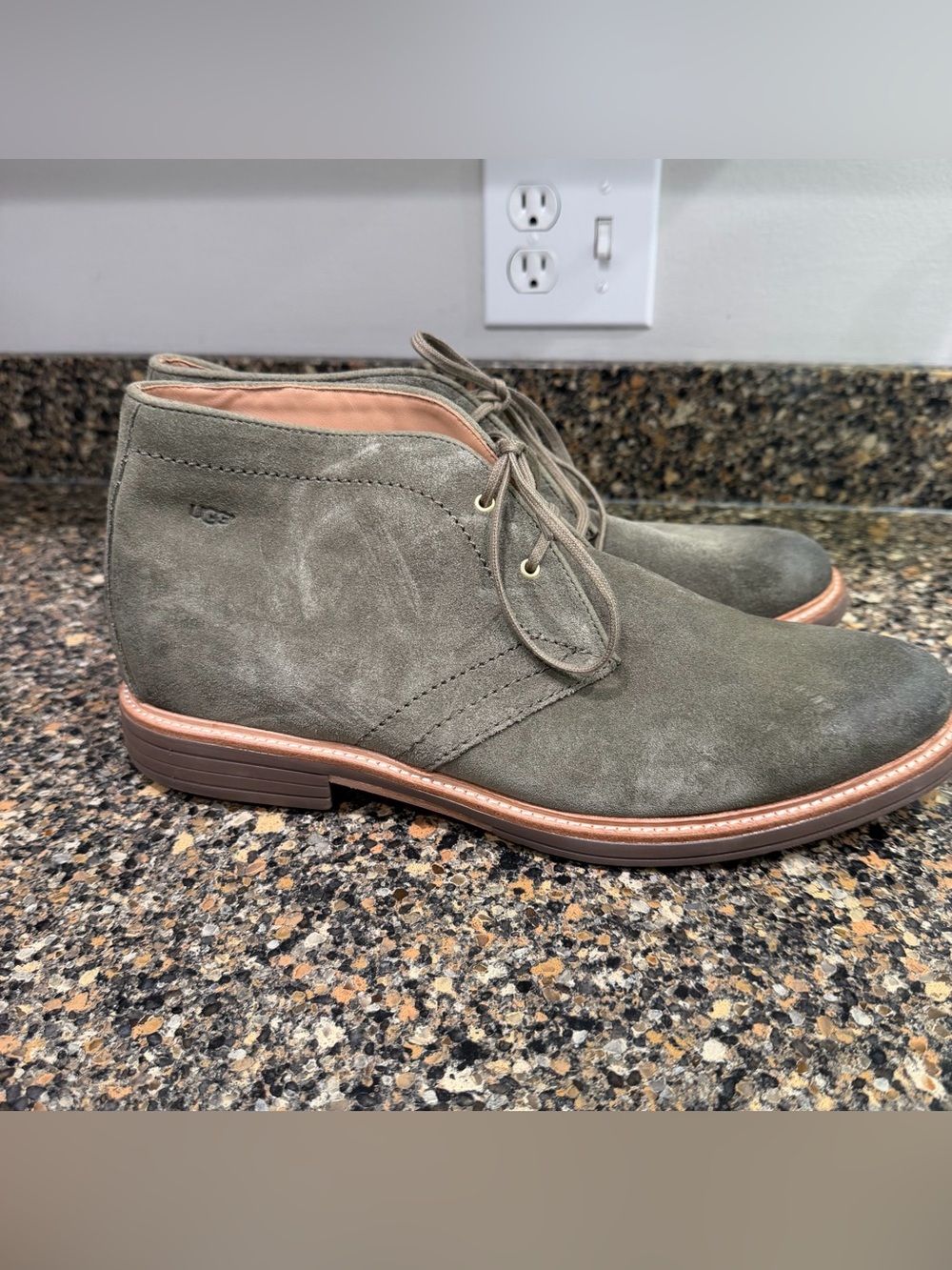 UGG Men's Olive Green Suede Chukka Boots size 13 new